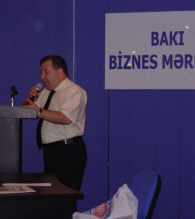 Azerbaycan da yayımladığımız EuroXeber gazetesinin 1 ci, yıl dönümüde Şair Ramil Muhtardan ödül almıştık