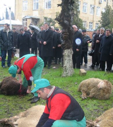 Belirli zamanlarda Karabağ&rsquo;da topraklarını terk etmek zorunda kalanlara yardımlar götürdük