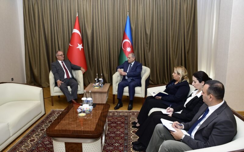 Tahir Budagov ile Hakkı Şafak Ses’in YAP merkezindeki görüşmesi, Bakü, 24 Ekim 2026